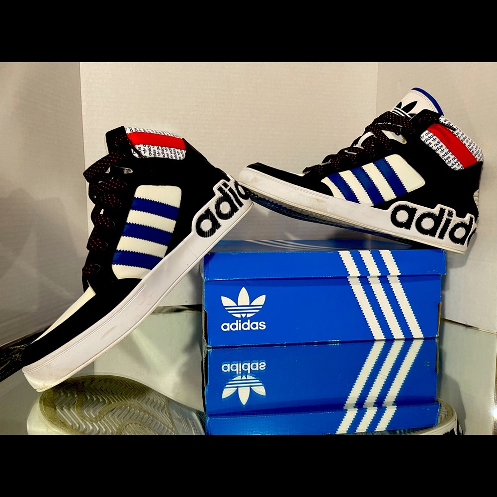 Mens Adidas size 10.5 preowned in good shape!